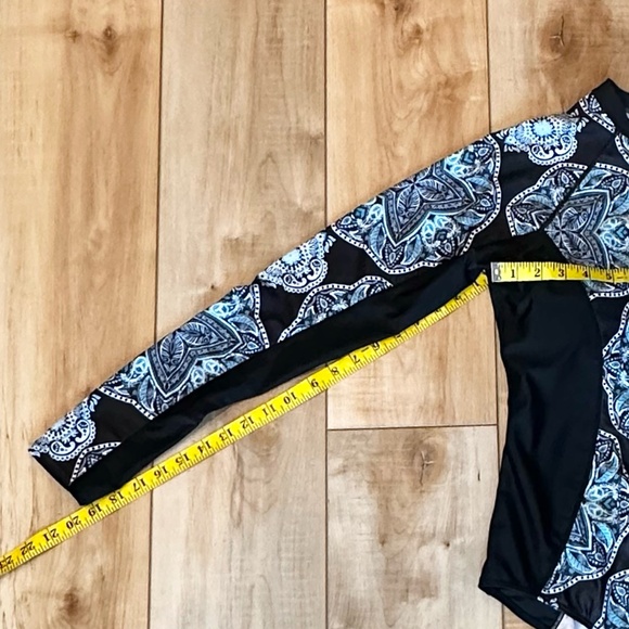 Elegant Black and Blue Geometric Long Sleeve Swimsuit - Picture 6 of 12